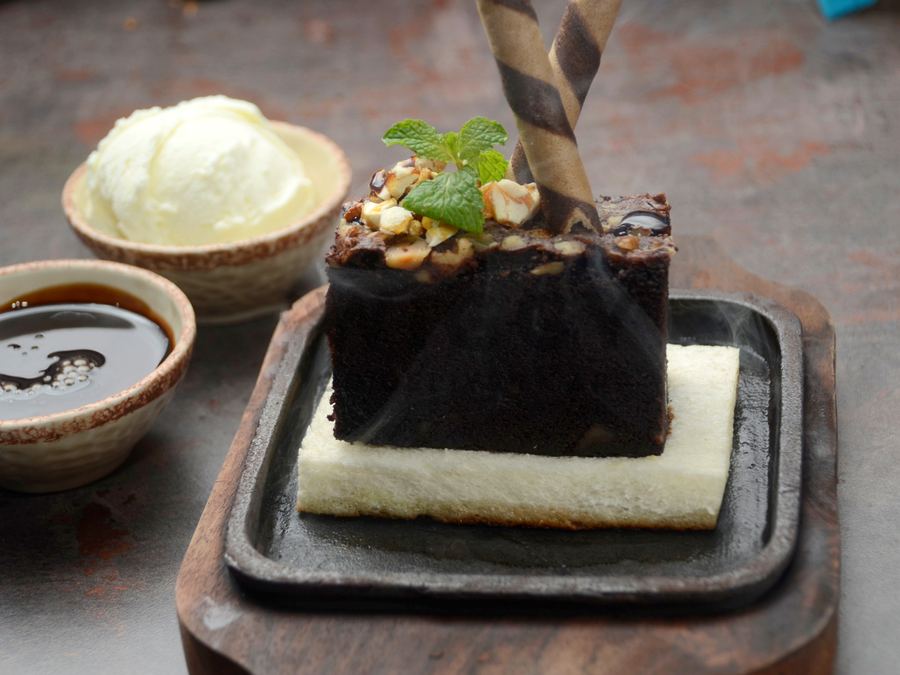 Sizzling brownie with vanilla ice cream and chocolate sauce